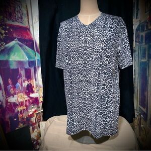 🚨LuLaRoe Leopard Print V-Neck Top – Size Large – NEW With Tags (NWT)